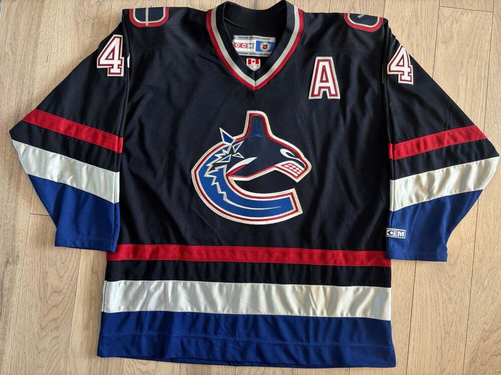 Vintage Autographed Todd Bertuzzi Vancouver Canucks CCM NHL Jersey Size XL